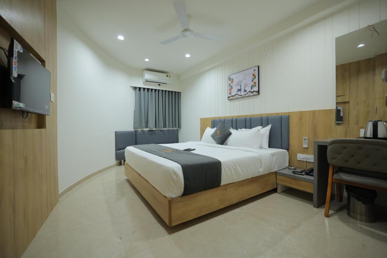 Hotel Shayan Inn Rajkot Luaran gambar