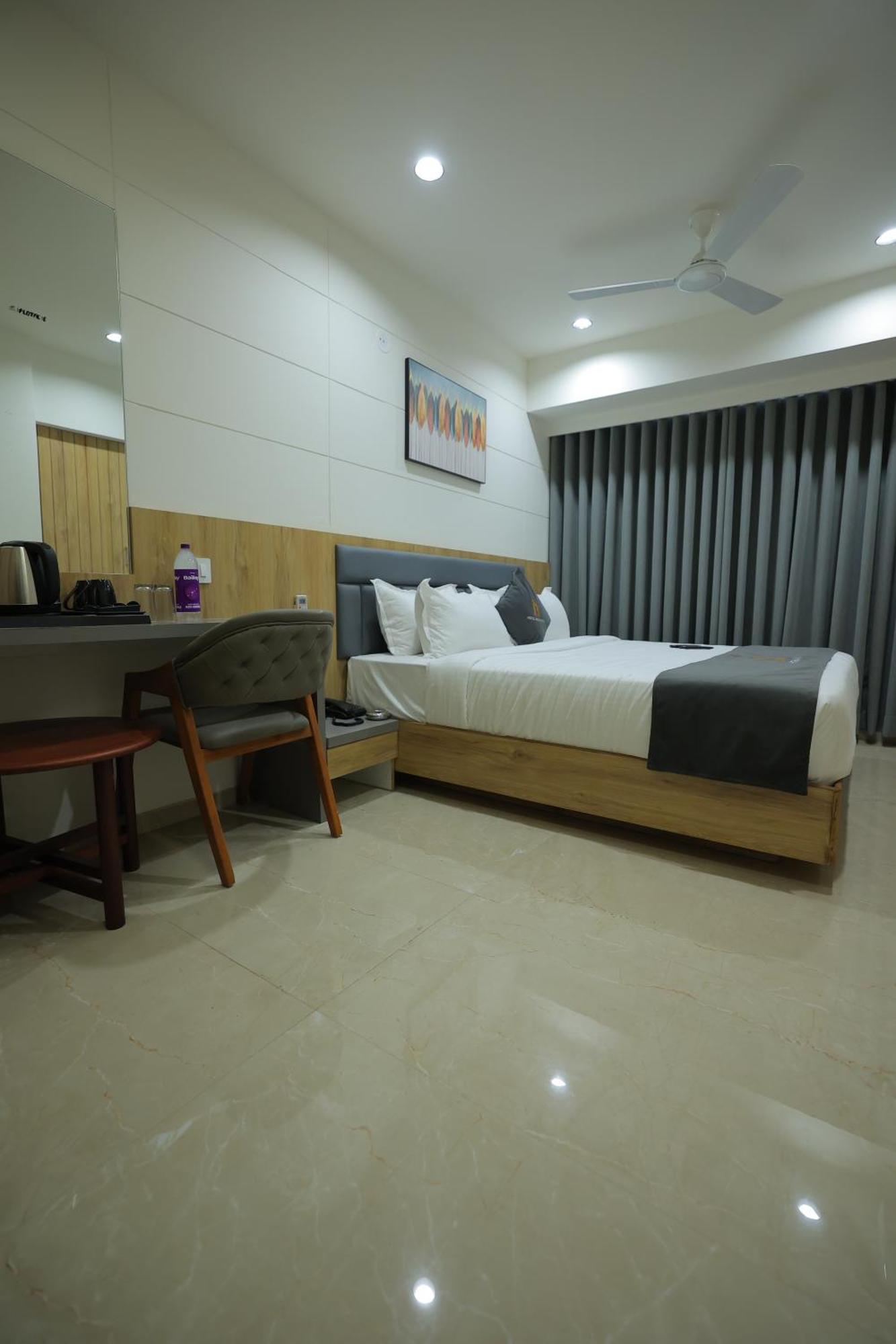 Hotel Shayan Inn Rajkot Luaran gambar